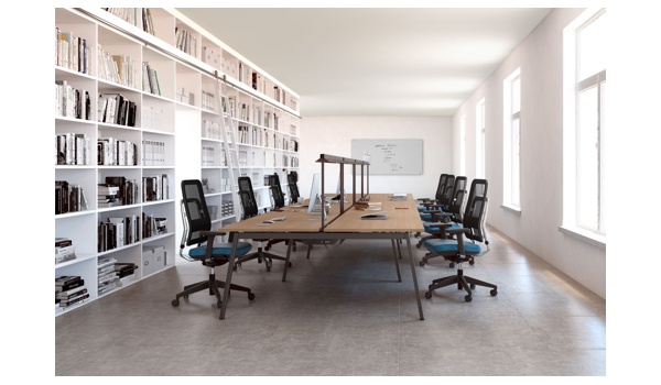 bureau_contemporain_bench_coworking_vis__vis_avec_pieds_inclins-tinecci