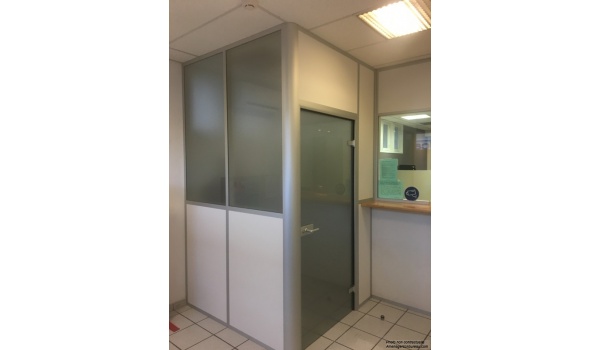 cabine_avec_vitres_opaques_bd