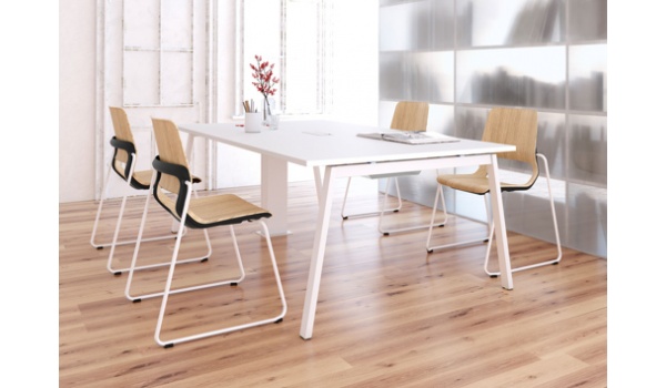 table_de_runion_moderne_pieds_inclins-tinecci