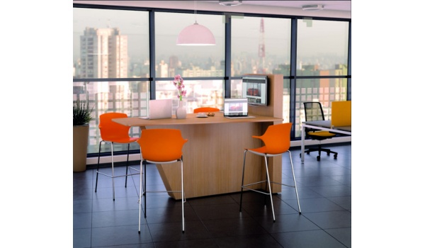 table_runion_haute_visioconfrence_haute_avec_armoire-hub