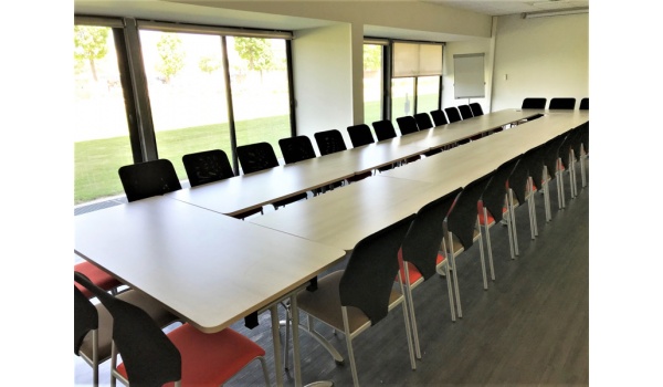 tables_pliantes_pour_salle_de_runion_grande_taille_teano-800