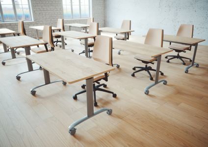 Salle de séminaire table basculante